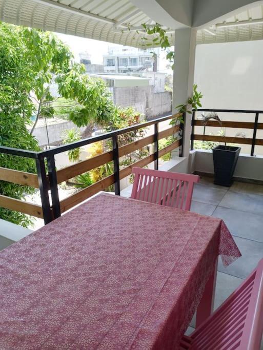 1 Bedroom Apartment In Pereybere With Private Balcony Pereybere Beach Екстер'єр фото